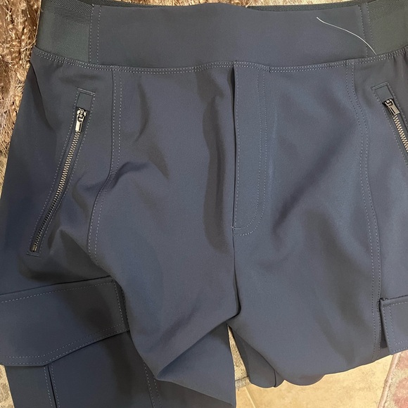 NWOT Athleta Endless High Rise Cargo Pant size 6 - Picture 3 of 3